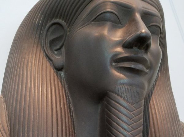statue